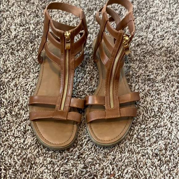 Really cute gladiator sandals. - Picture 3 of 5